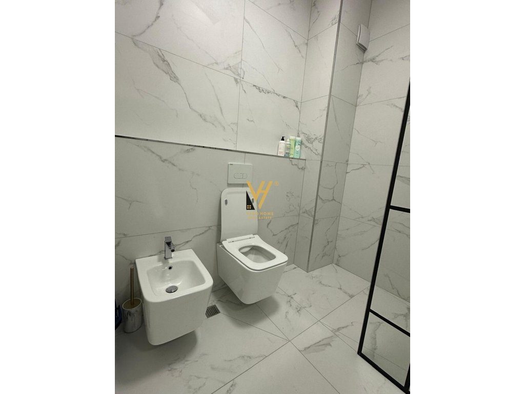 JEPET ZYRE 77 M2 ME QERA NE MYSLYM SHYR 700 EURO 4