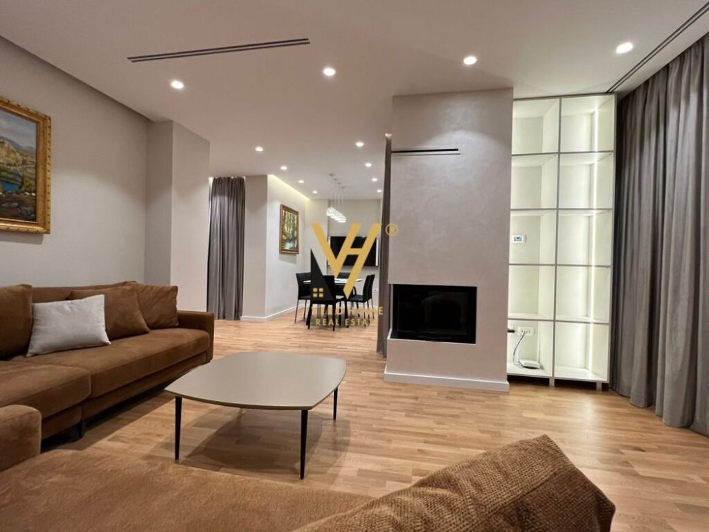 Shitet Apartament 3+1+2+post parkimi te Rruga e Kosovareve 167 m2