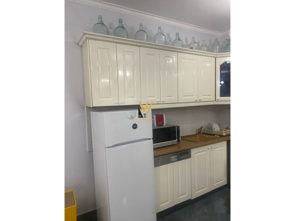 Jepet Apartament 2+1+2+ballkon me qera te Sheshi Willson , Bllok 100 m2
