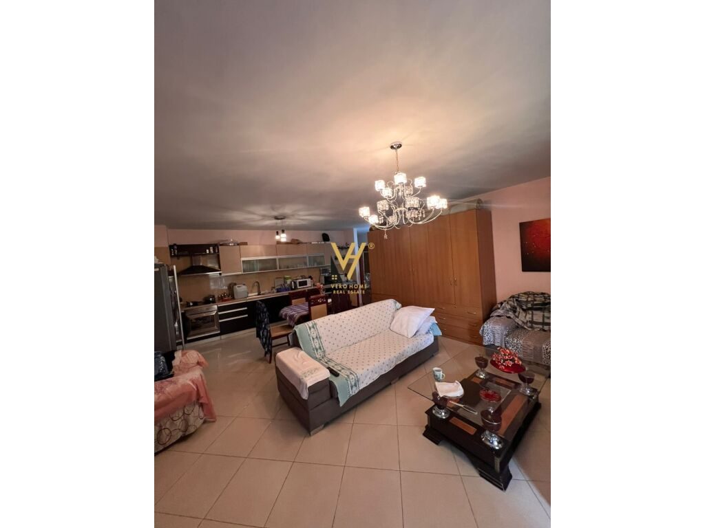 Okazion Shitet Apartament 2+1+2+ballkon te Kompleksi Kolombo , Liqeni i Thate 115 m2 2