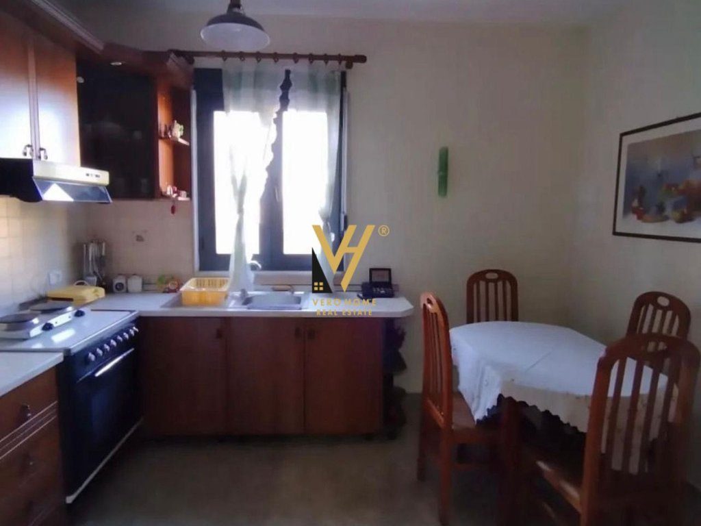 JEPET APARTAMENT 1+1 ME QIRA NE QENDER 60.000 LEKE 2