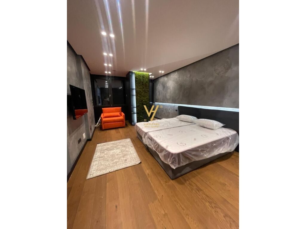 Shitet Apartament 2+1+2 tek Lulishtja, Komuna e Parisit 125 m2