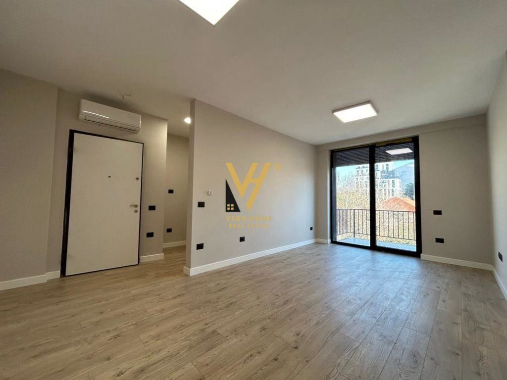 JEPET ZYRE 75 M2 ME QIRA TE SHKOLLA E KUQE 65.000 LEKE 4