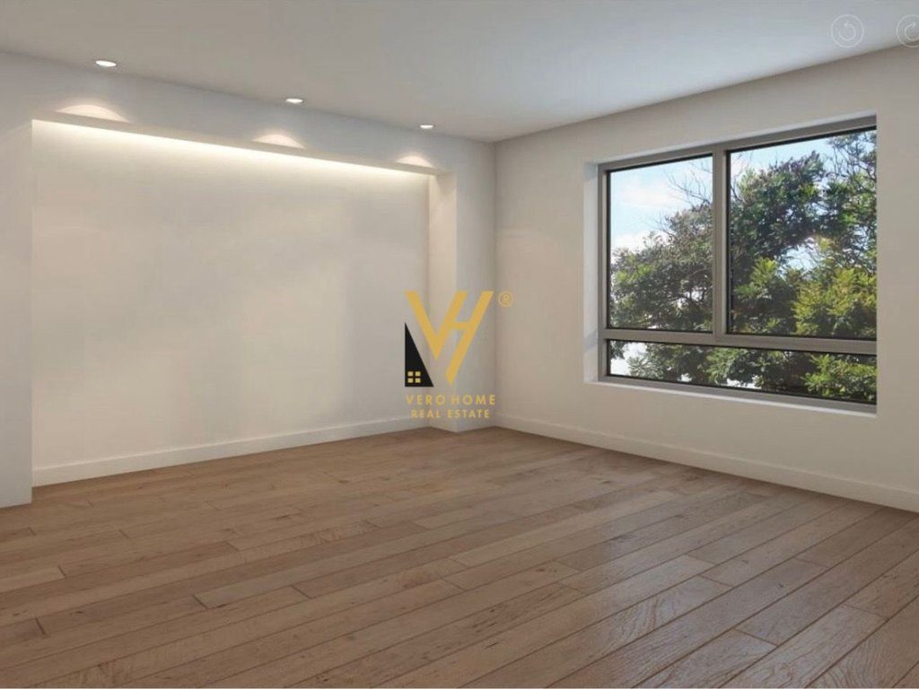 JEPET ZYRE 138 M2 ME QERA TE KOMUNA E PARISIT 1.800 EURO