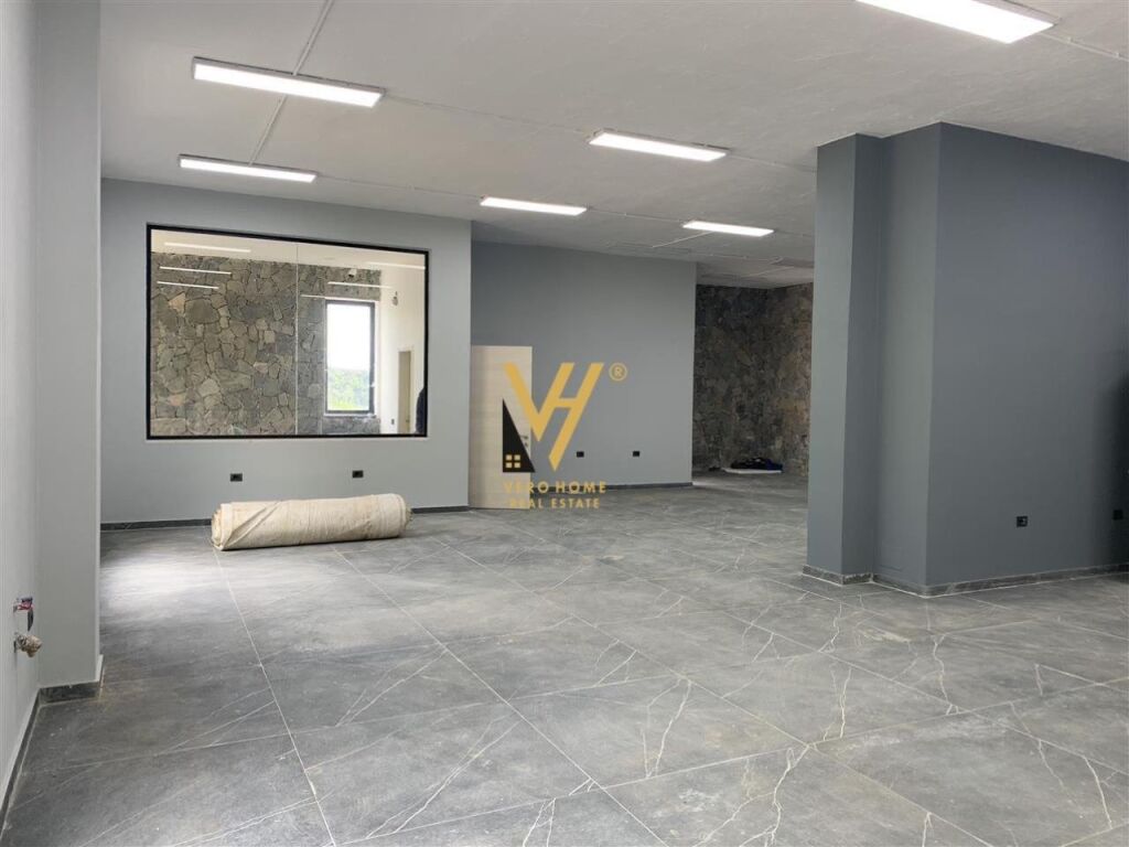 Jepet Ambient Komercial me qera ne Shkoze 280 m2 4