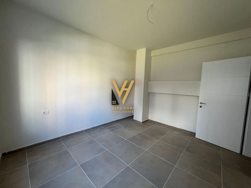 Jepet zyre me qera te Rruga Kosovareve 70 m2