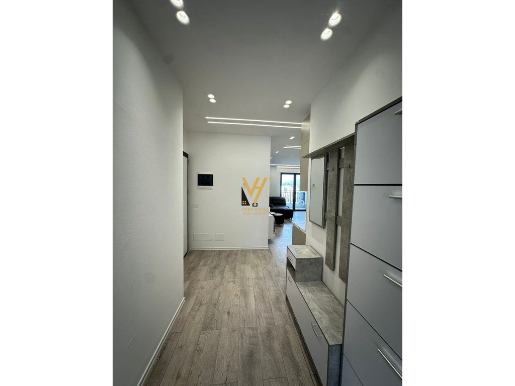 SHITET APARTAMENT 2+1+2+BLK TE KOM.NDREGJONI, BULEVARDI I RI 250.000 EURO 3