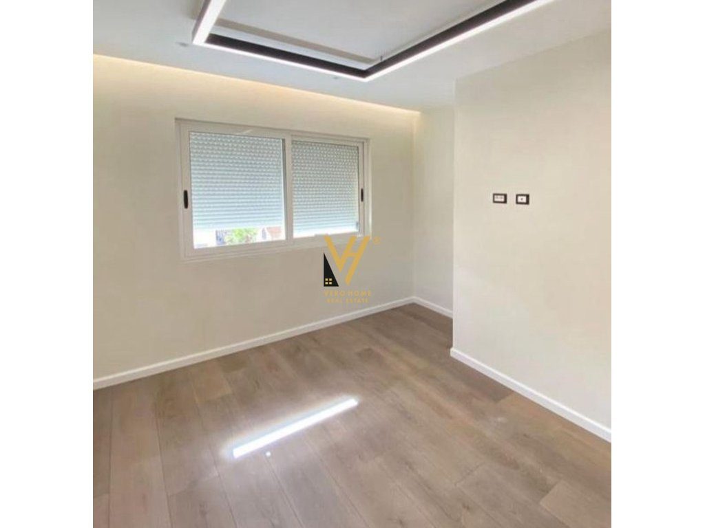 JEPET ZYRE 72 M2 ME QIRA TE KIKA 1, KOMUNA E PARISIT 750 EURO