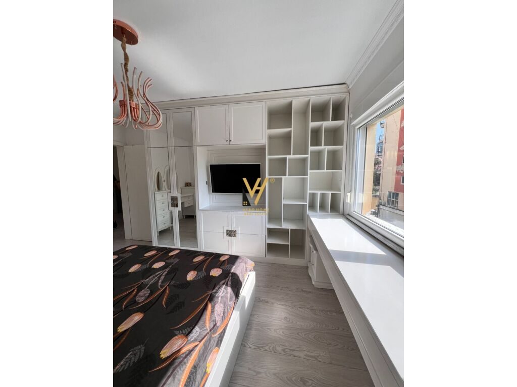 Shitet Apartament 3+1+2+ballkon te Rruga e Elbasanit 134 m2
