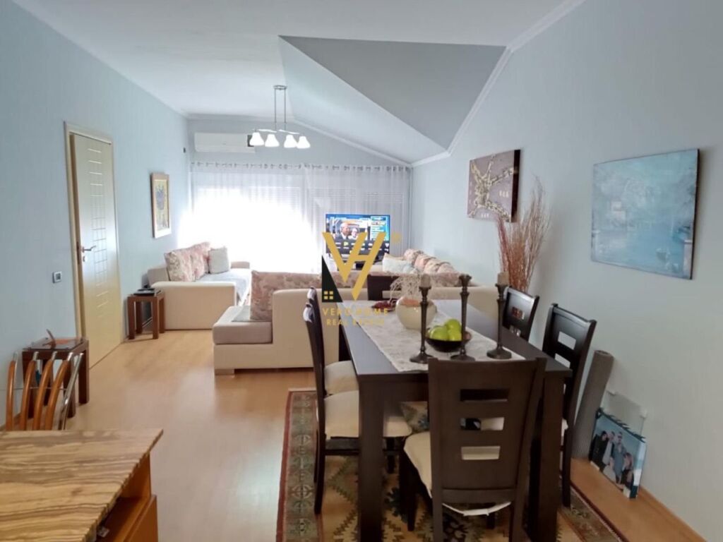 Jepet Apartament 2+1+2+ballkon me qera te 21 Dhjetori 147 m2 4