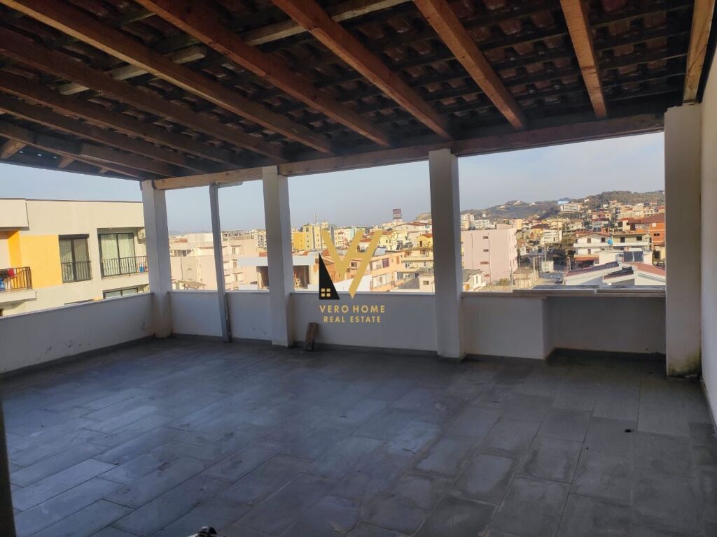 Shitet Apartament 2+1+ballkon ne Golem 100 m2 3