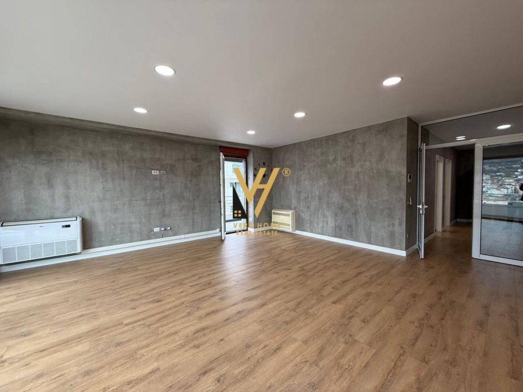 JEPET ZYRE 200 M2 ME QIRA TE HILTON, DELIJORGJI 250.000 LEKE 2