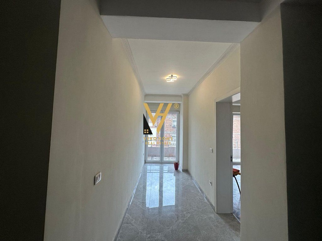 JEPET ZYRE 106 M2 ME QIRA TE TREGU CAM 700 EURO 3