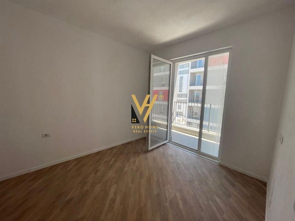 SHITET APARTAMENT 1+1+BLK TE UNIVERS CITY 78.000 EURO 3