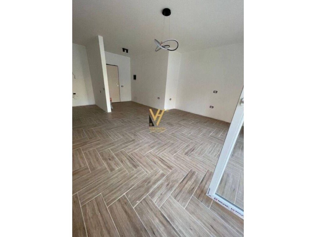 SHITET APARTAMENT 2+1+2 TE RRUGA E BARRIKADAVE 275.000 EURO