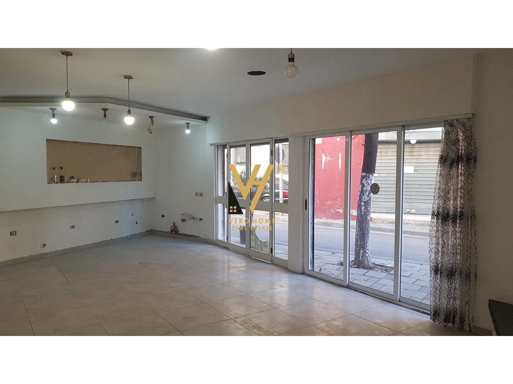 JEPET DYQAN 60 M2 ME QERA TE ZOGU I ZI 500 EURO