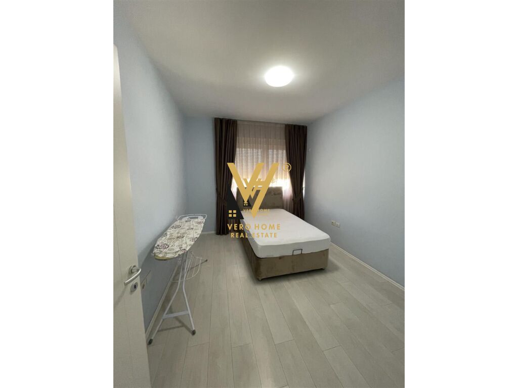 JEPET APARTAMENT 3+1+2+BLK ME QERA TE LIQENI I THATE 1.100 EURO 4