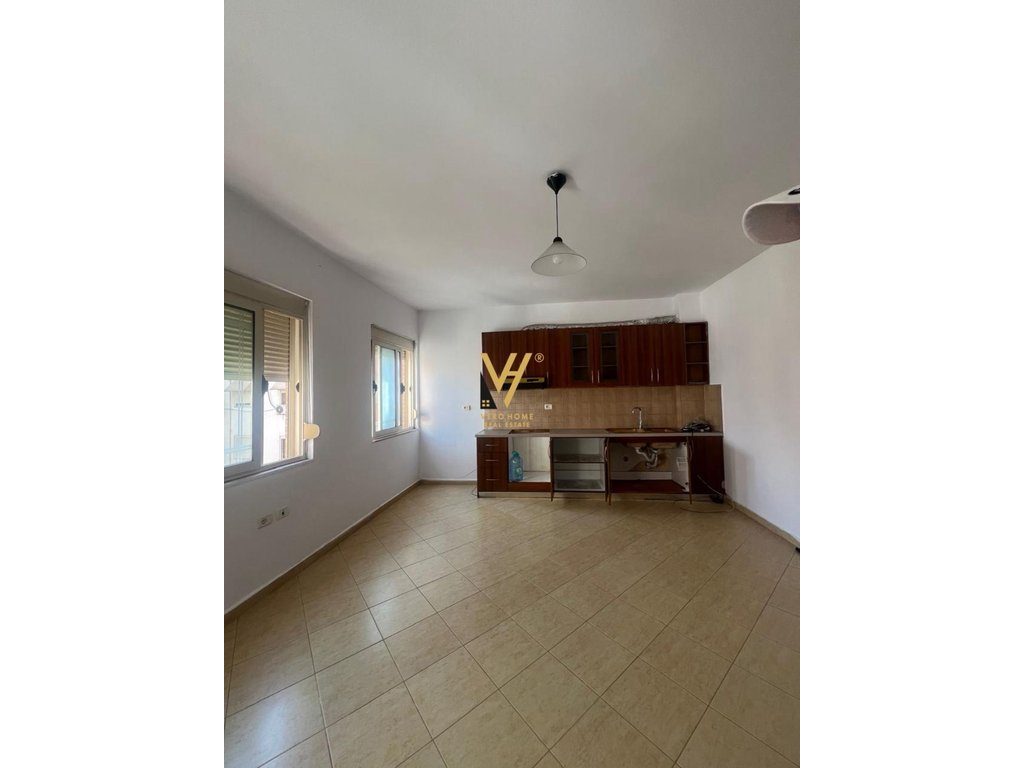 JEPET APARTAMENT 2+1+BLK ME QIRA TE KOMUNA E PARISIT 45.000 LEKE