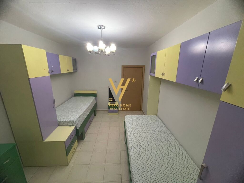 Jepet Apartament 2+1+ballkon me qera ne Vasil Shanto 110 m2