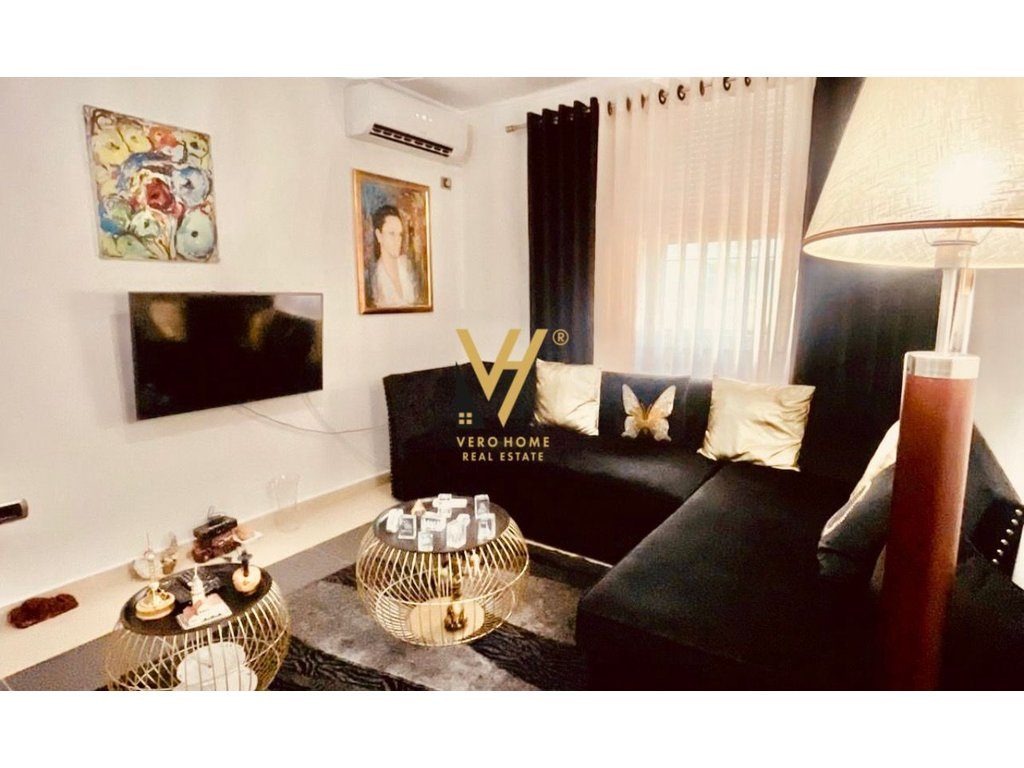 JEPET APARTAMENT 1+1+BLK ME QERA TE ISH EKSPOZITA 600 EURO