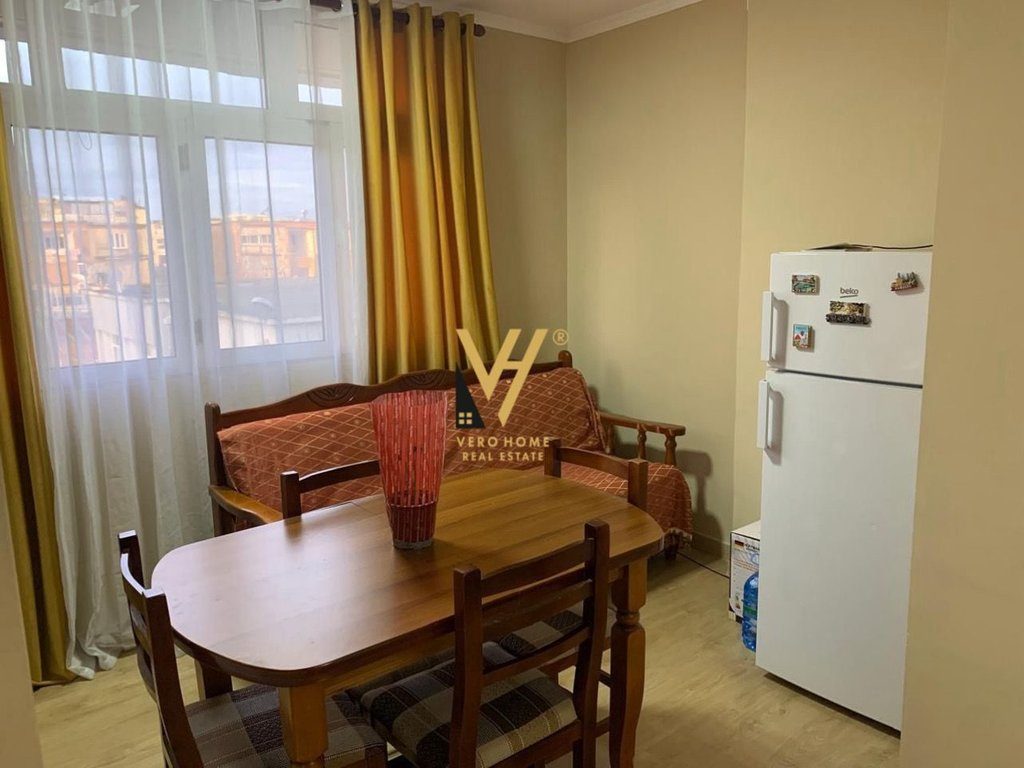 JEPET APARTAMENT 1+1+BLK ME QERA TEK PEDIATRIA 45.000 LEKE 3