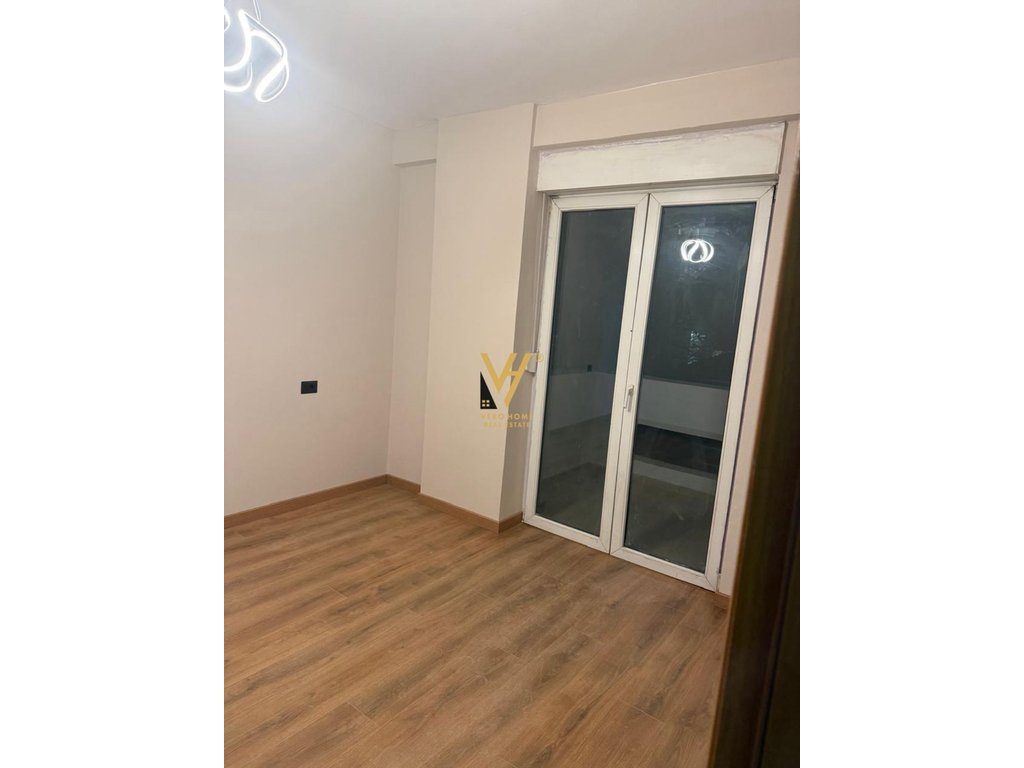 JEPET ZYRE 60 M2 ME QERA NE ALI DEM 50.000 LEKE 3