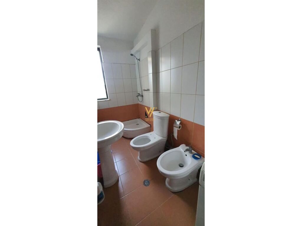 Shitet Apartament 3+1+ballkon ne Golem 100 m2 2