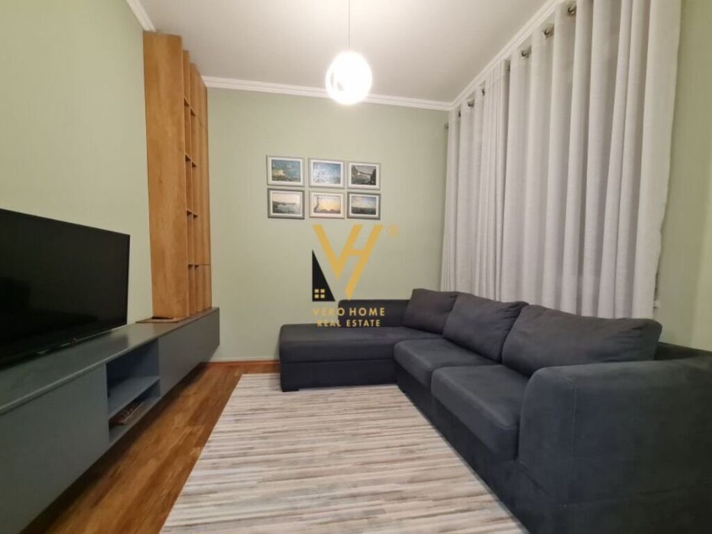 Jepet Apartament 2+1+2+ballkon me qera te Amerikan 3 , Yzberisht 130 m2