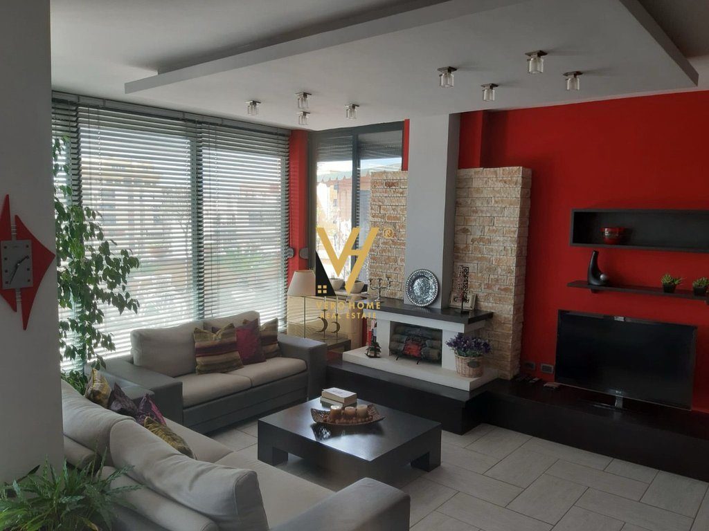 JEPET APARTAMENT 3+1+2BLK ME QERA TE 21 DHJETORI 900 EURO