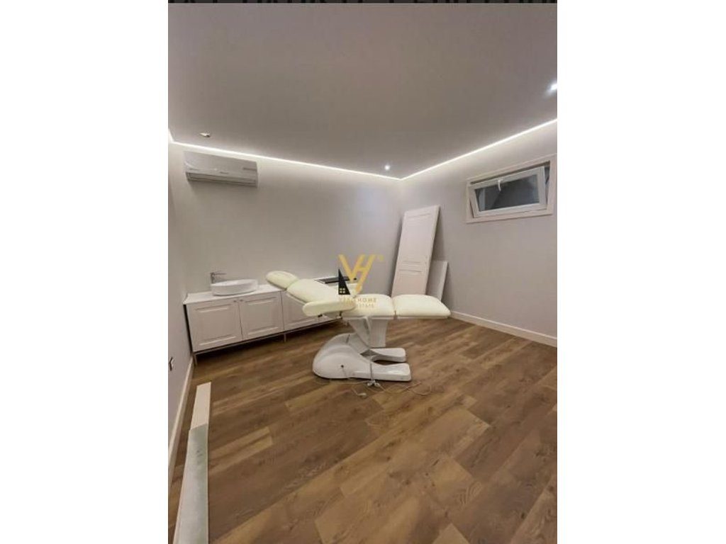 JEPET DYQAN 70 M2 ME QIRA TE KOMUNA E PARISIT 1.500 EURO