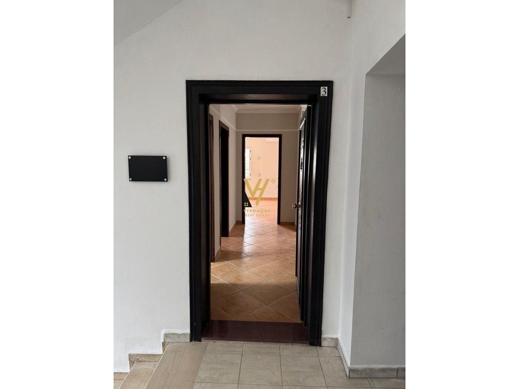 JEPET ZYRE 178 M2 ME QERA TE SHESHI WILLSON 1.800 EURO 2