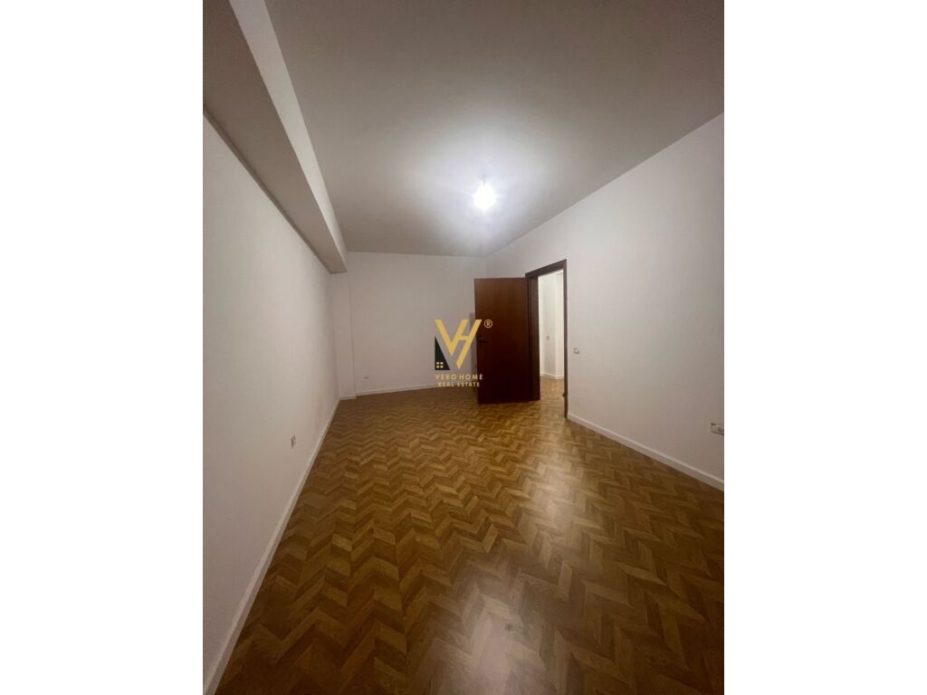Jepet Zyre me qera te Blloku , Rruga Perlat Rexhepi 40 m2