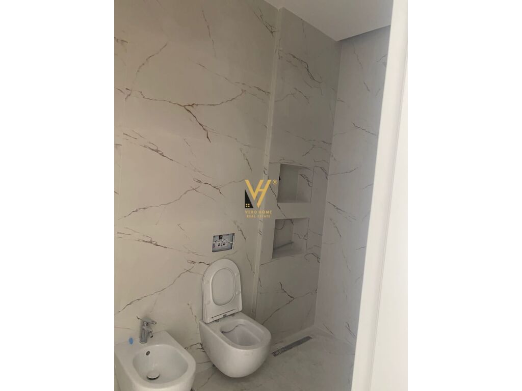 Shitet ambient komercial te Kopshti Zoologjik 93 m2