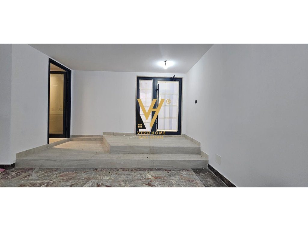 JEPET AMBIENT BIZNESI 200 M2 ME QERA TE RR.SAMI FRASHERI 300.000 LEKE 4