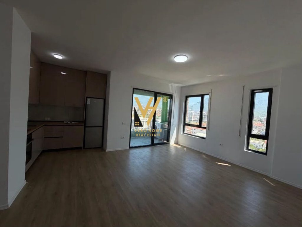 JEPET ZYRE 220 M2 ME QIRA TEK 5 MAJI 65.000 LEKE