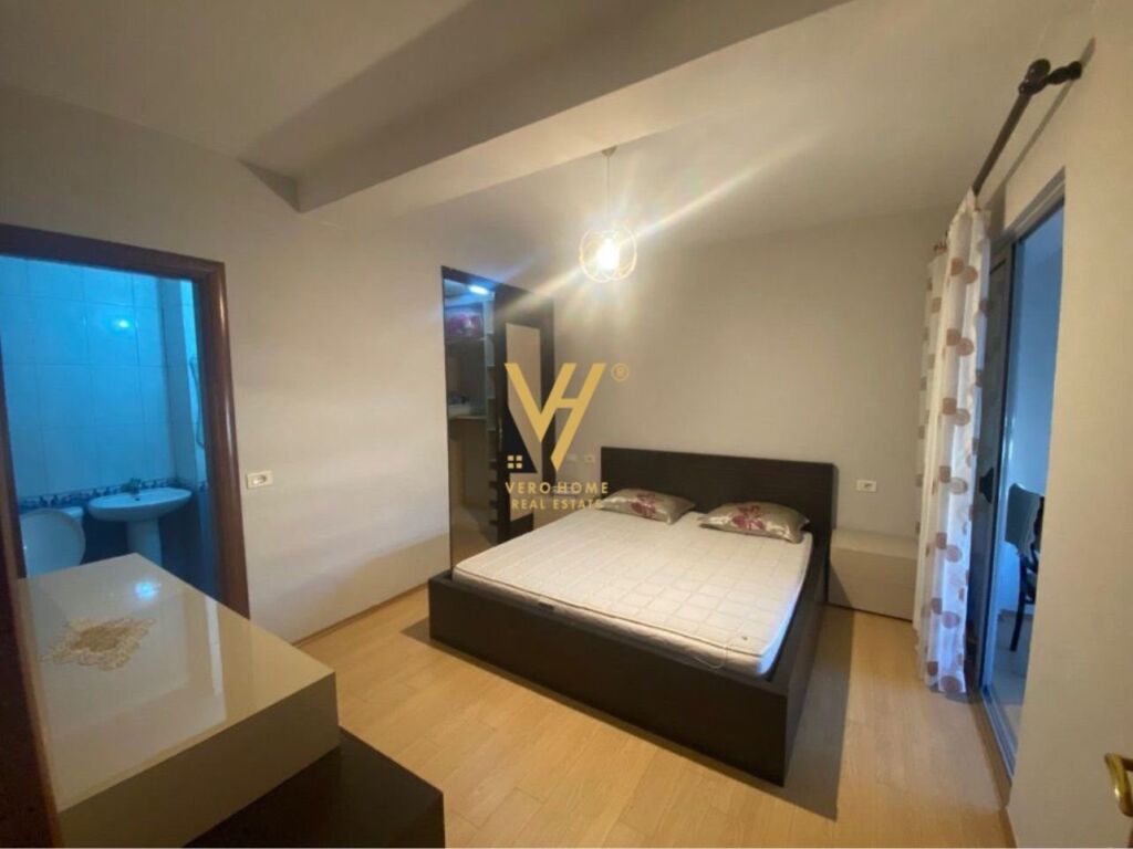 Jepet Apartament 2+1+2+ballkon me qera perball Delijorgjit 100 m2 4