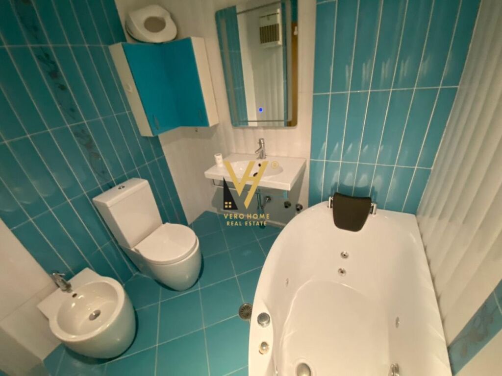 Shitet Apartament 2+1+2 te Liqeni Artificial 126 m2