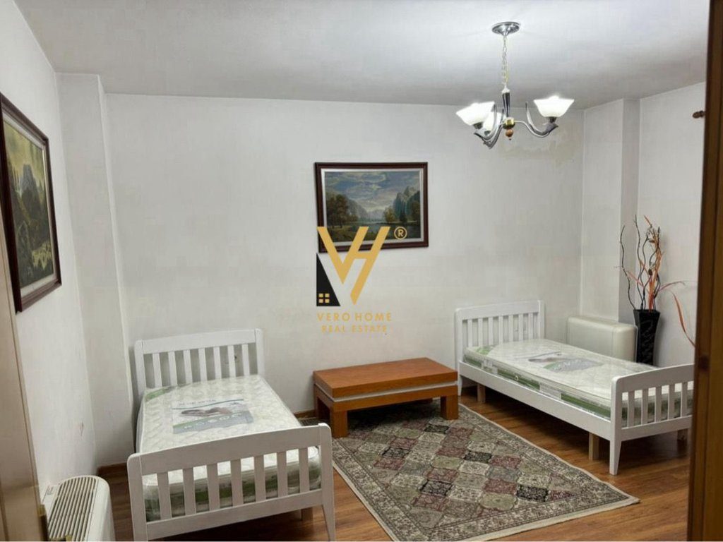 JEPET APARTAMENT 2+1+BLK ME QIRA TE RRUGA PETRELA 45.000 LEKE 4