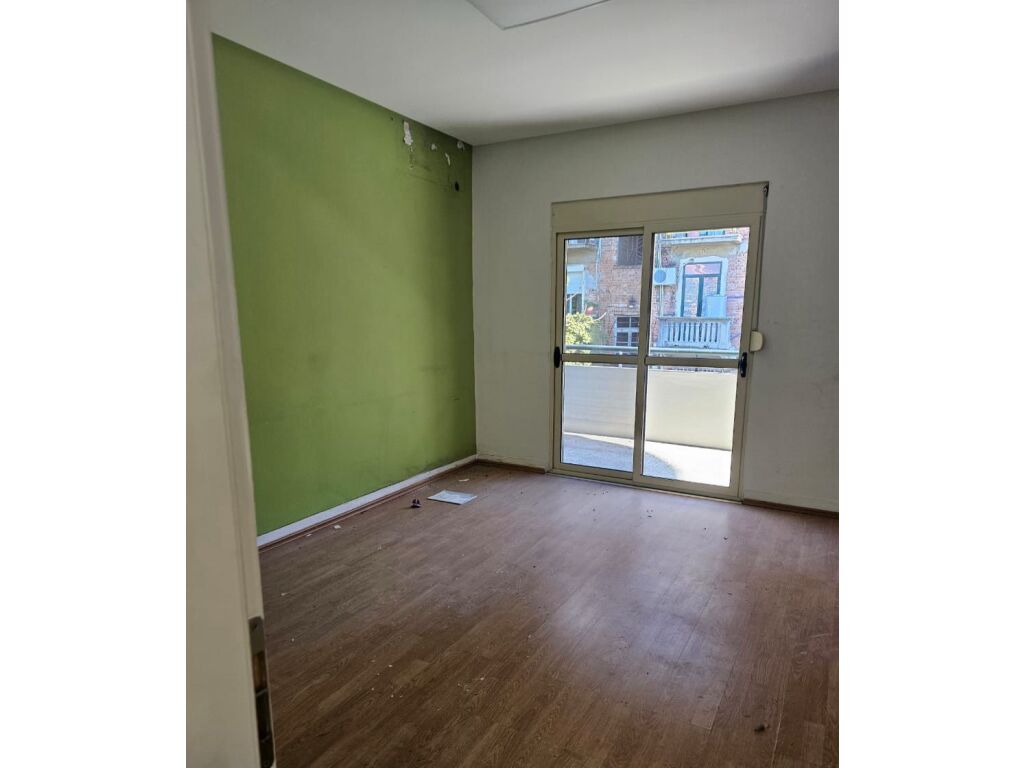 JEPET AMBIENT BIZNESI 150 M2 ME QERA TE KOMUNA E PARISIT 1.500 EURO 2