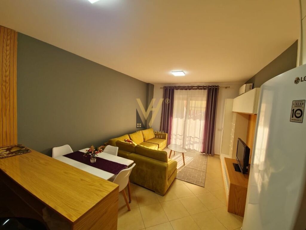 Jepet Apartament 2+1 +2+Post Parkimi me qera te Rruga 5 maji 120 m2 2