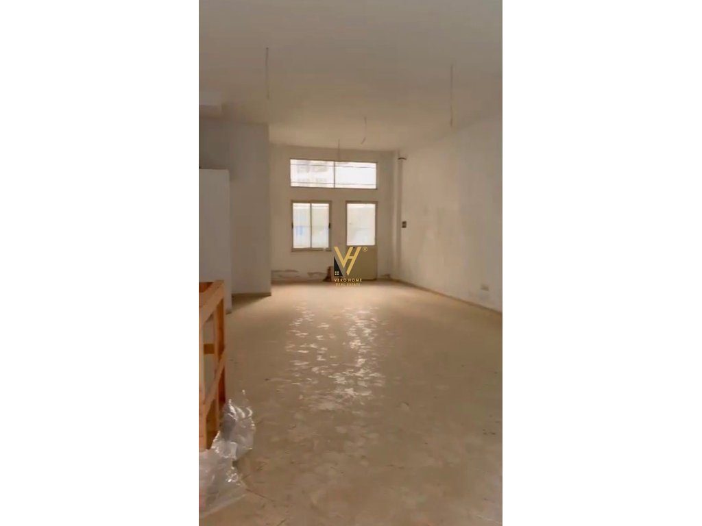 JEPET AMBIENT BIZNESI 77 M2 ME QERA NE YZBERISHT 450 EURO