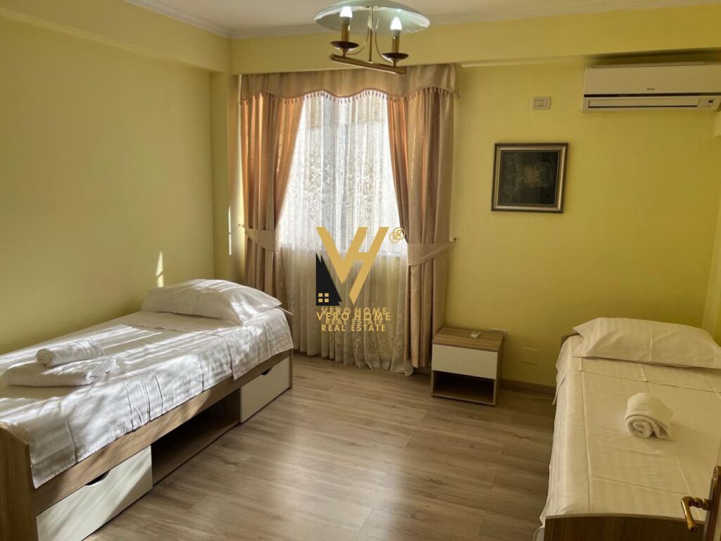 JEPET APARTAMENT 3+1+BLK ME QERA TE STACIONI I TRENIT 1.000 EURO 4
