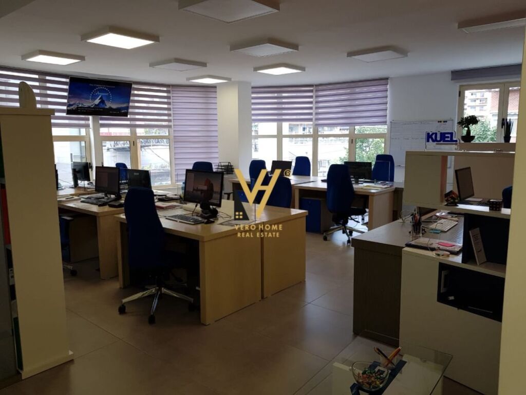 Shitet ambient biznesi te Komuna e Parisit 107 m2 4