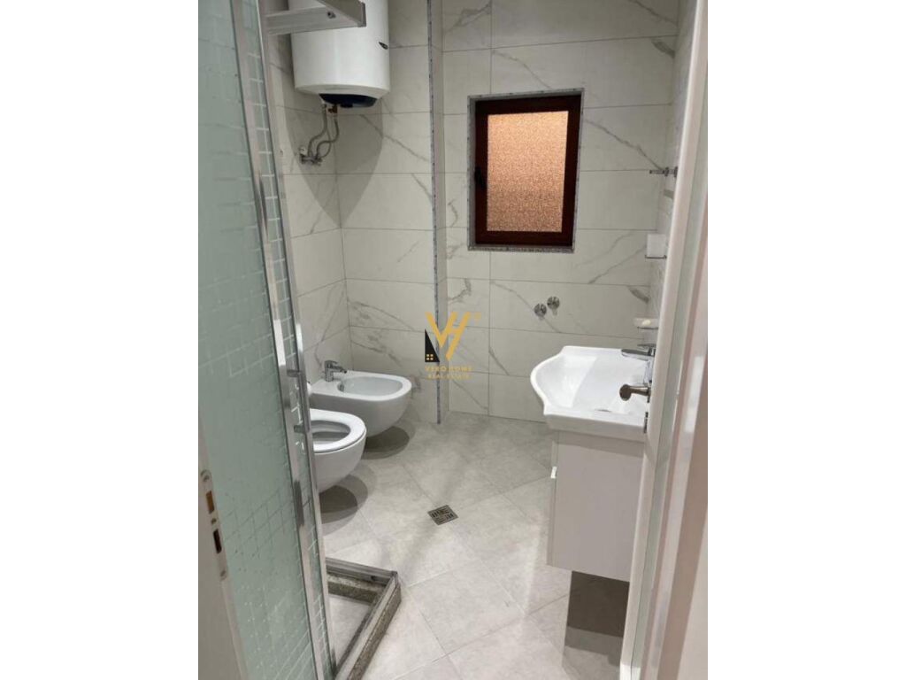 Jepet Vile dy Kateshe me qera te Vilat Gjermane 250 m2 4