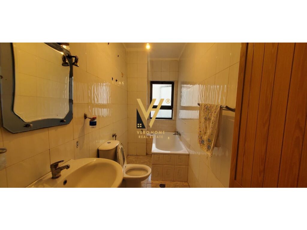 Shitet Apartament 3+1+2+ballkon te Rruga Irfan Tomini 138 m2 2