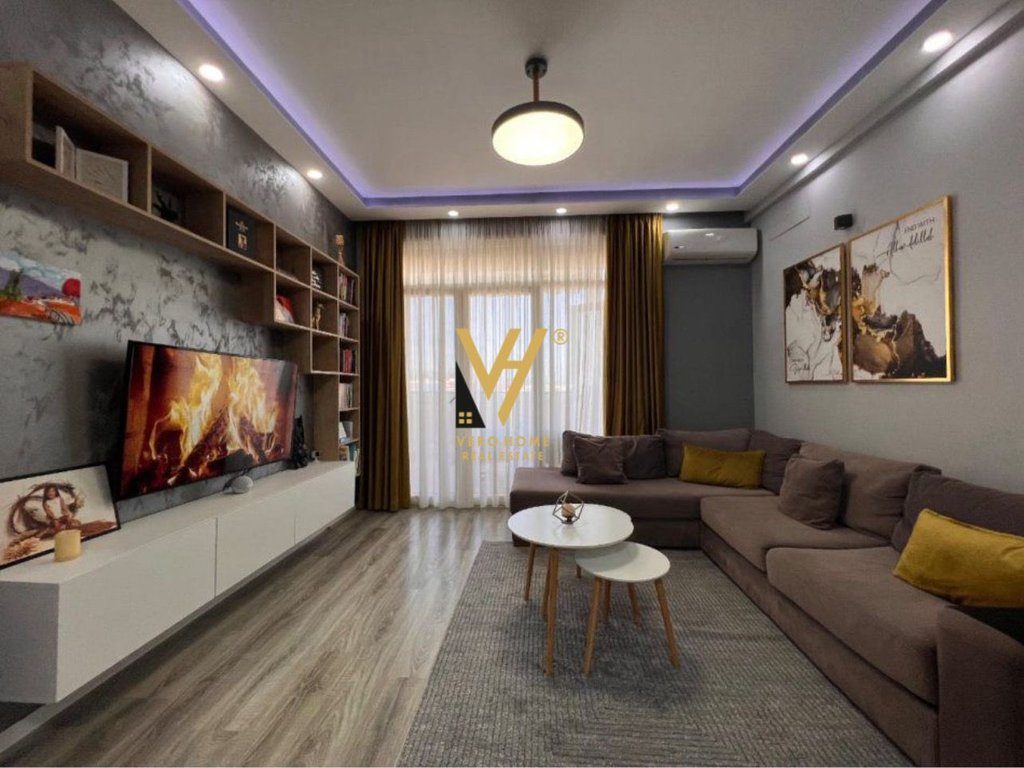 JEPET APARTAMENT 2+1+BLK ME QERA TE ISH FUSHA AVIACIONIT 760 EURO