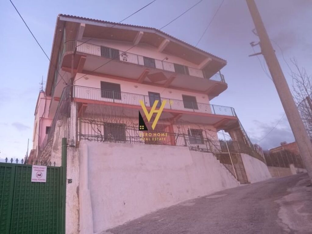 Shitet Vile Tre kateshe ne Shkoze 620 m2