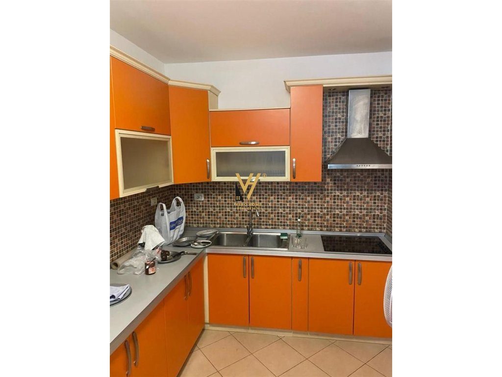 JEPET APARTAMENT 2+1 ME QERA TEK SHKOLLA E KUQE 600 EURO 3