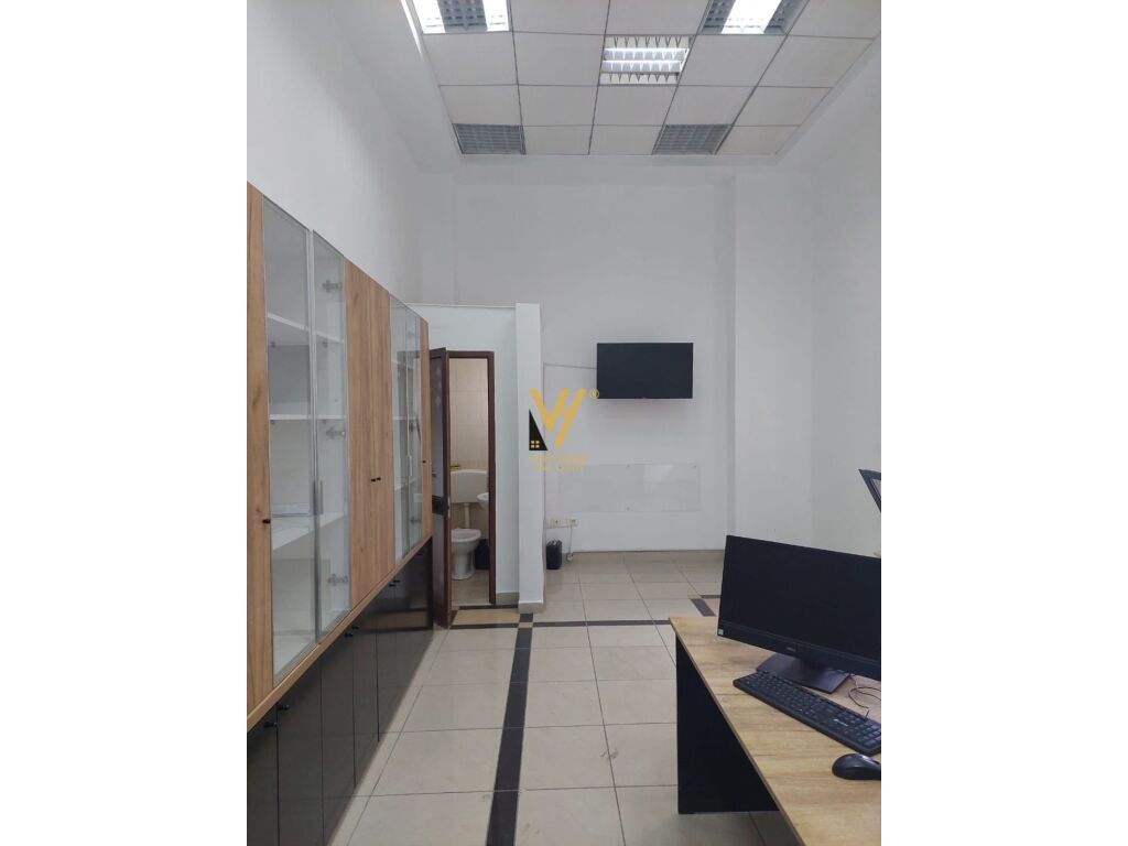 Jepet Zyre me qera ne Qender te Galeria , 40 m2
