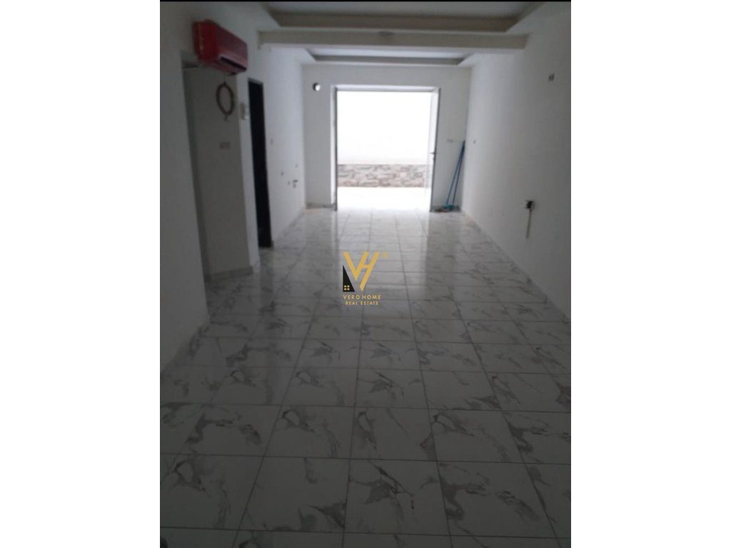 JEPET MAGAZINE 60 M2 ME QERA TE RRUGA E DIBRES 40.000 LEKE